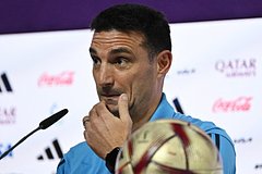 Тренер сборной Аргентины ответил на критику в адрес игроков команды: Футбол: Спорт: Lenta.ru0