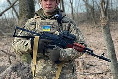 Украинского политика осудили из-за боевого фото на юбилей: Интернет: Интернет и СМИ: Lenta.ru0