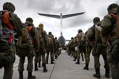 В Белоруссии допустили наращивание совместной с Россией группировки войск: Белоруссия: Бывший СССР: Lenta.ru0