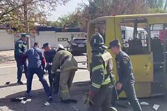 В центре Донецка из-за обстрела был уничтожен пассажирский автобус: Украина: Бывший СССР: Lenta.ru0