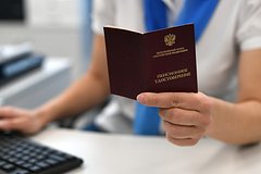 В Госдуме назвали способ поднять пенсию работающим пенсионерам: Социальная сфера: Экономика: Lenta.ru0