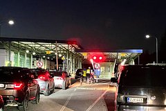 В Госдуме предложили изымать брошенные на границе автомобили: Политика: Россия: Lenta.ru0