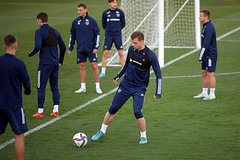 В Госдуме высказались о брони для футболистов сборной России: Футбол: Спорт: Lenta.ru0
