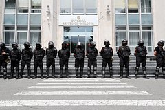 В Кишиневе тысячи человек вышли на митинг против президента: Политика: Мир: Lenta.ru0