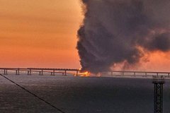 В Крыму заявили об отсутствии пострадавших при пожаре на мосту: Происшествия: Россия: Lenta.ru0