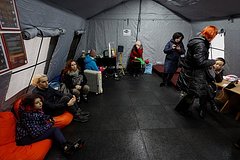В партии Зеленского предложили Кличко самому проверить пункты обогрева в Киеве: Украина: Бывший СССР: Lenta.ru0