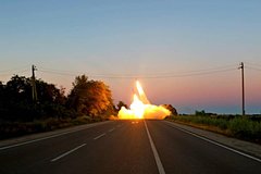 В результате удара по переправе в Херсоне пострадали дети и журналисты: Происшествия: Россия: Lenta.ru0