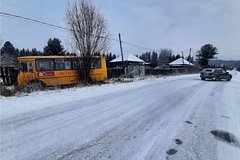 В российском городе в ДТП попал школьный автобус с первоклассниками: Общество: Россия: Lenta.ru0