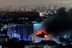 В российском городе загорелось трехэтажное здание: Происшествия: Россия: Lenta.ru0