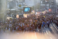 В Сербии рассказали о задержаниях на протестах против гей-парада: Общество: Мир: Lenta.ru0