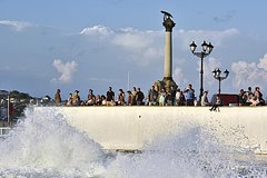 В Севастополе из моря выловили забывшую свое имя девушку: Происшествия: Россия: Lenta.ru0