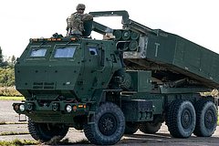 В США выступили под российским флагом против помощи Украине: Политика: Мир: Lenta.ru0