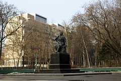 Вандалы осквернили памятник Пушкину в Киеве: Украина: Бывший СССР: Lenta.ru0