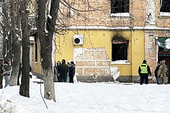 Вандалы срезали работу Бэнкси со стены здания под Киевом: Искусство: Культура: Lenta.ru0