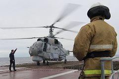 Вертолеты Тихоокеанского флота провели на учениях поиск подлодки: Оружие: Наука и техника: Lenta.ru0