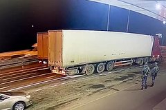 Ветеран «Альфы» раскритиковал досмотр грузовиков на Крымском мосту: Общество: Россия: Lenta.ru0