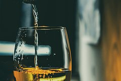 Власти России собрались повысить минимальные цены на игристое вино: Госэкономика: Экономика: Lenta.ru0