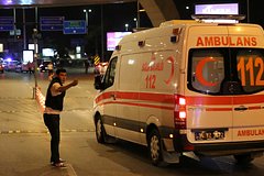 Восемь полицейских пострадали при взрыве устройства в автомобилиле: Происшествия: Мир: Lenta.ru0