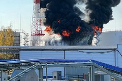 ВСУ обстреляли нефтебазу в Белгородской области: Происшествия: Россия: Lenta.ru0