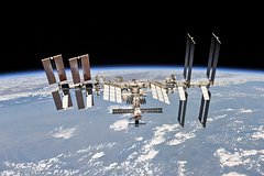 Выход российских космонавтов в открытый космос отменили из-за разгерметизации: Космос: Наука и техника: Lenta.ru0