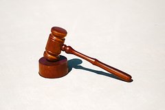 Забившему молотком полуторагодовалого ребенка россиянину вынесли приговор: Следствие и суд: Силовые структуры: Lenta.ru0
