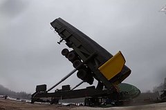 Загрузку МБР «Ярс» в пусковую установку сочли сигналом Западу: Политика: Мир: Lenta.ru0