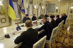 Зеленский попросил у семи стран Европы системы ПВО и помощь в энергетике: Украина: Бывший СССР: Lenta.ru0
