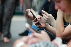 Женщина научилась зарабатывать на страхе молодежи перед звонками по телефону: Ментальное здоровье: Забота о себе: Lenta.ru0